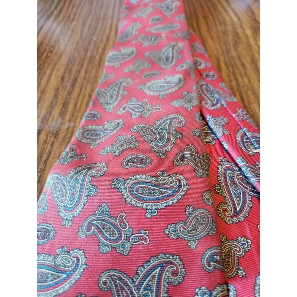 Surry Sophisticates Red Gold Paisley Tie 100% Silk Necktie